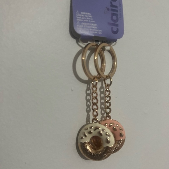 Best Friends donuts keychain Claire’s new pink and white doughnut keychains BFF - Picture 6 of 7